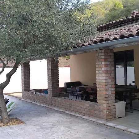 Demeure Du Dragon 5 Piscine- 10 Lits - Personnes Guest house